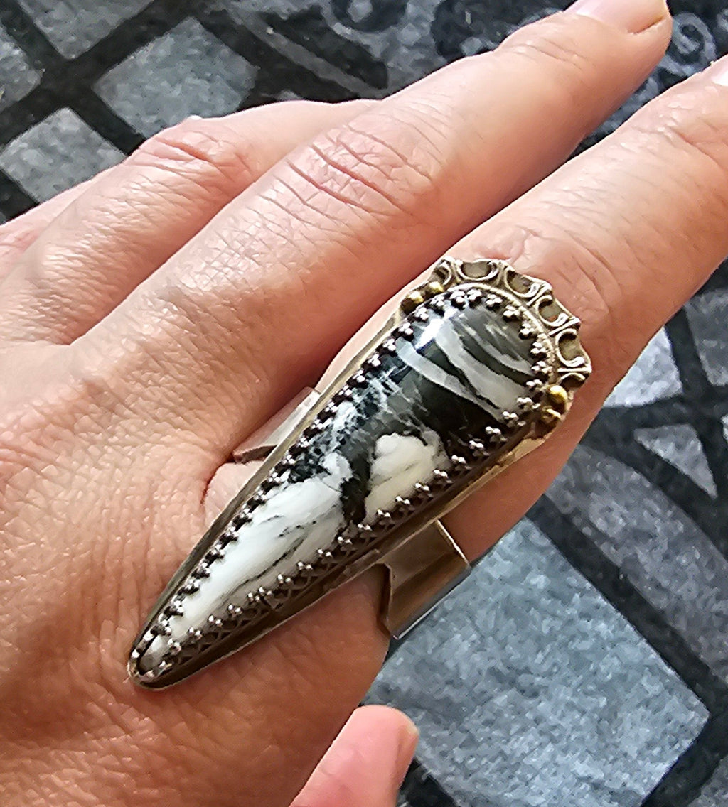 Fangs Out, Crown Straight Ring