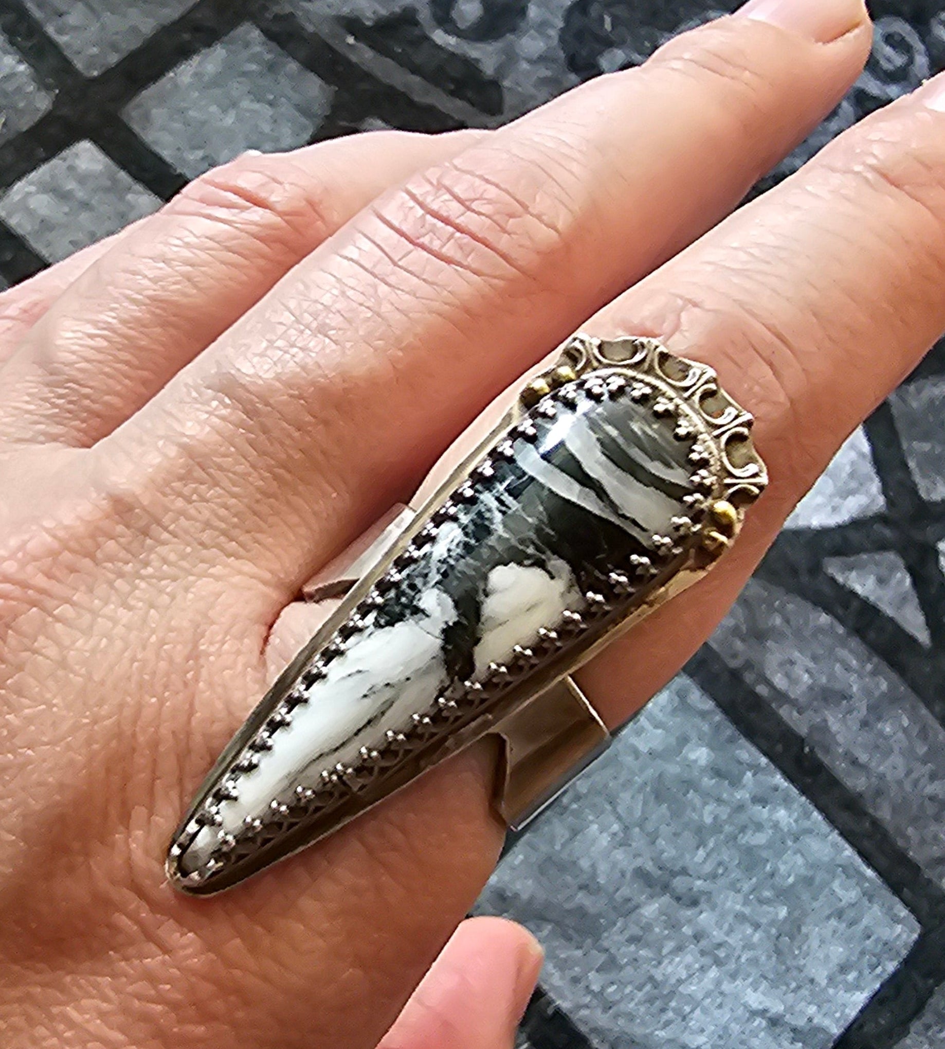 Fangs Out, Crown Straight Ring