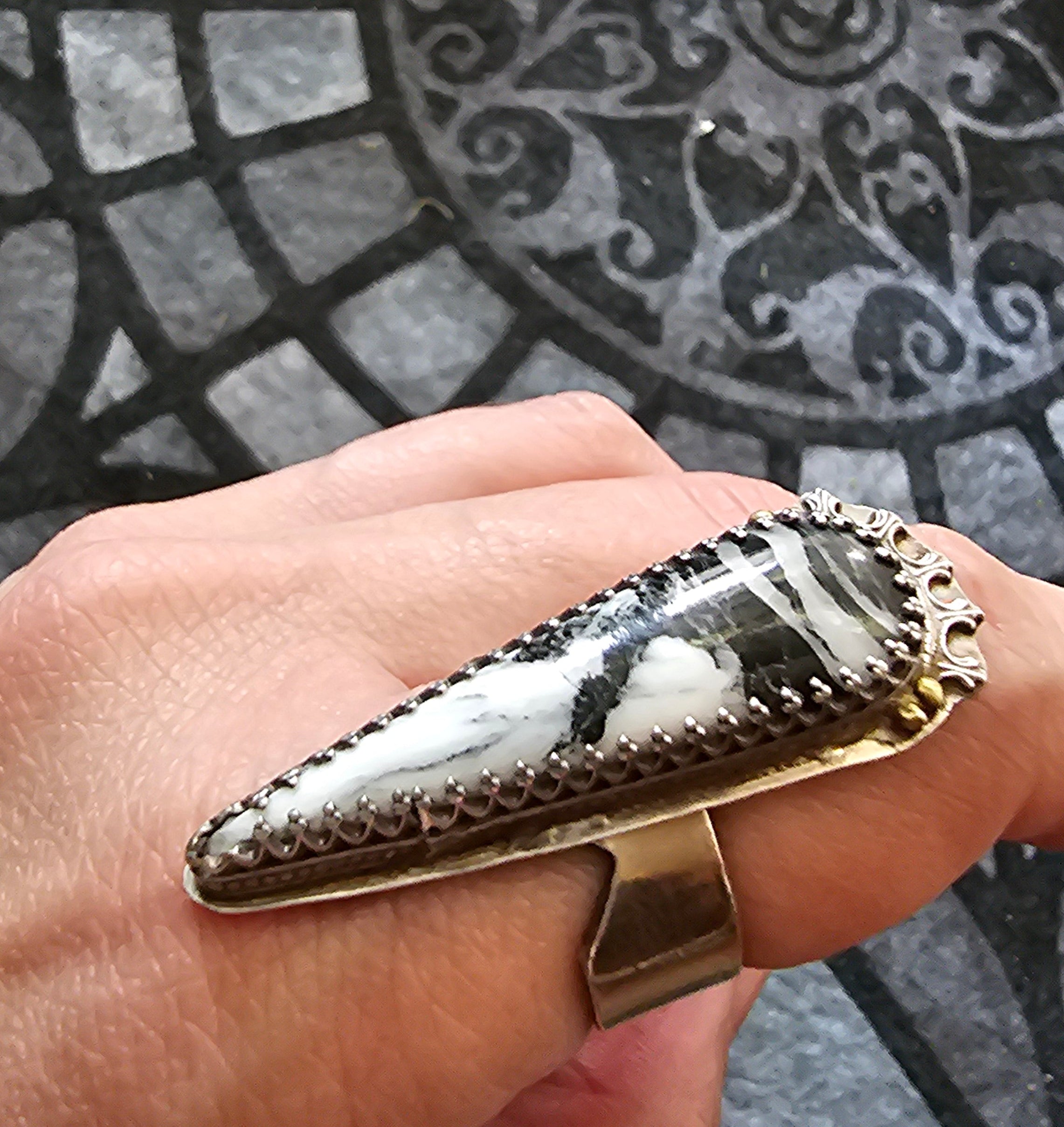 Fangs Out, Crown Straight Ring