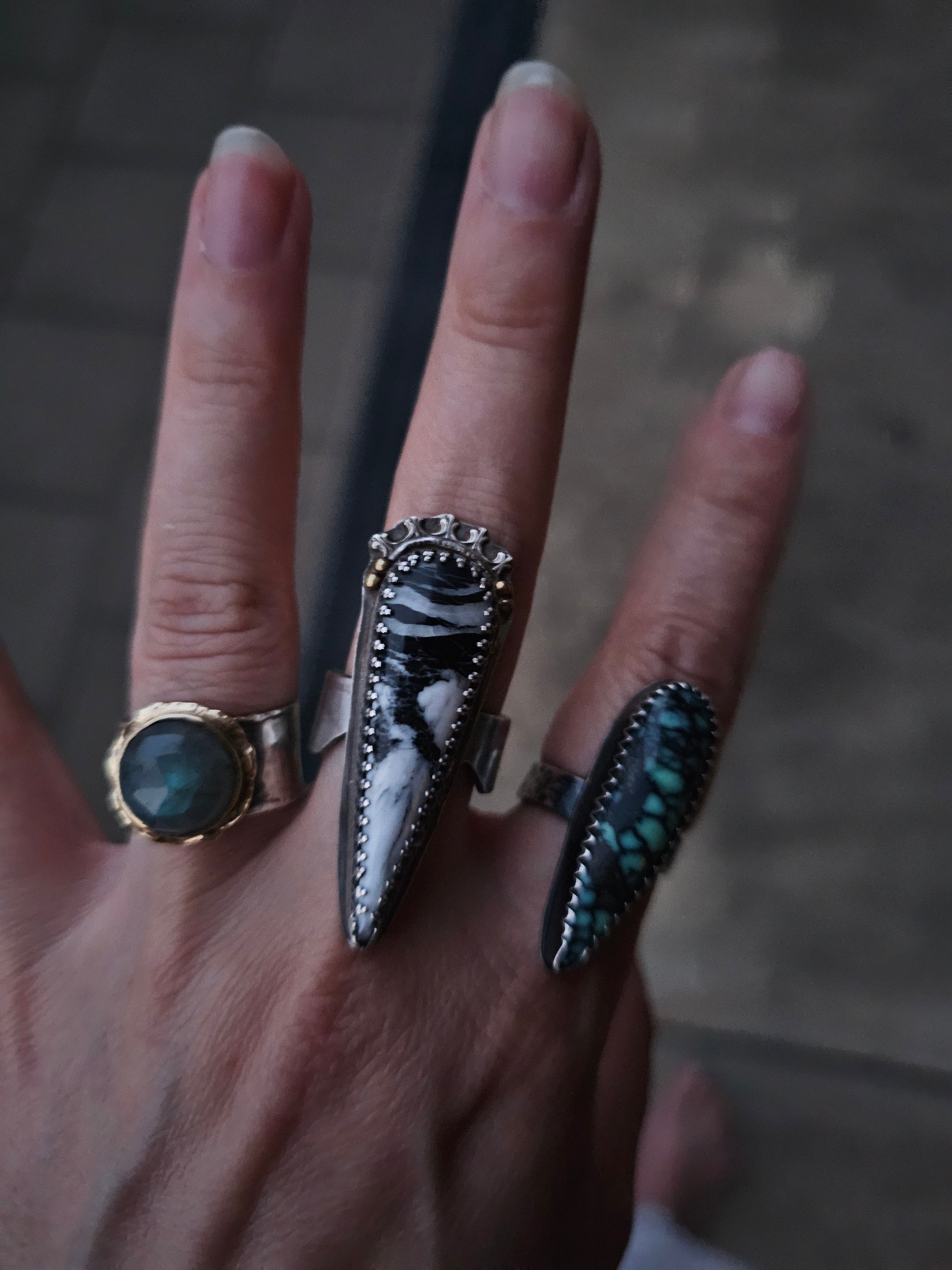 Fangs Out, Crown Straight Ring