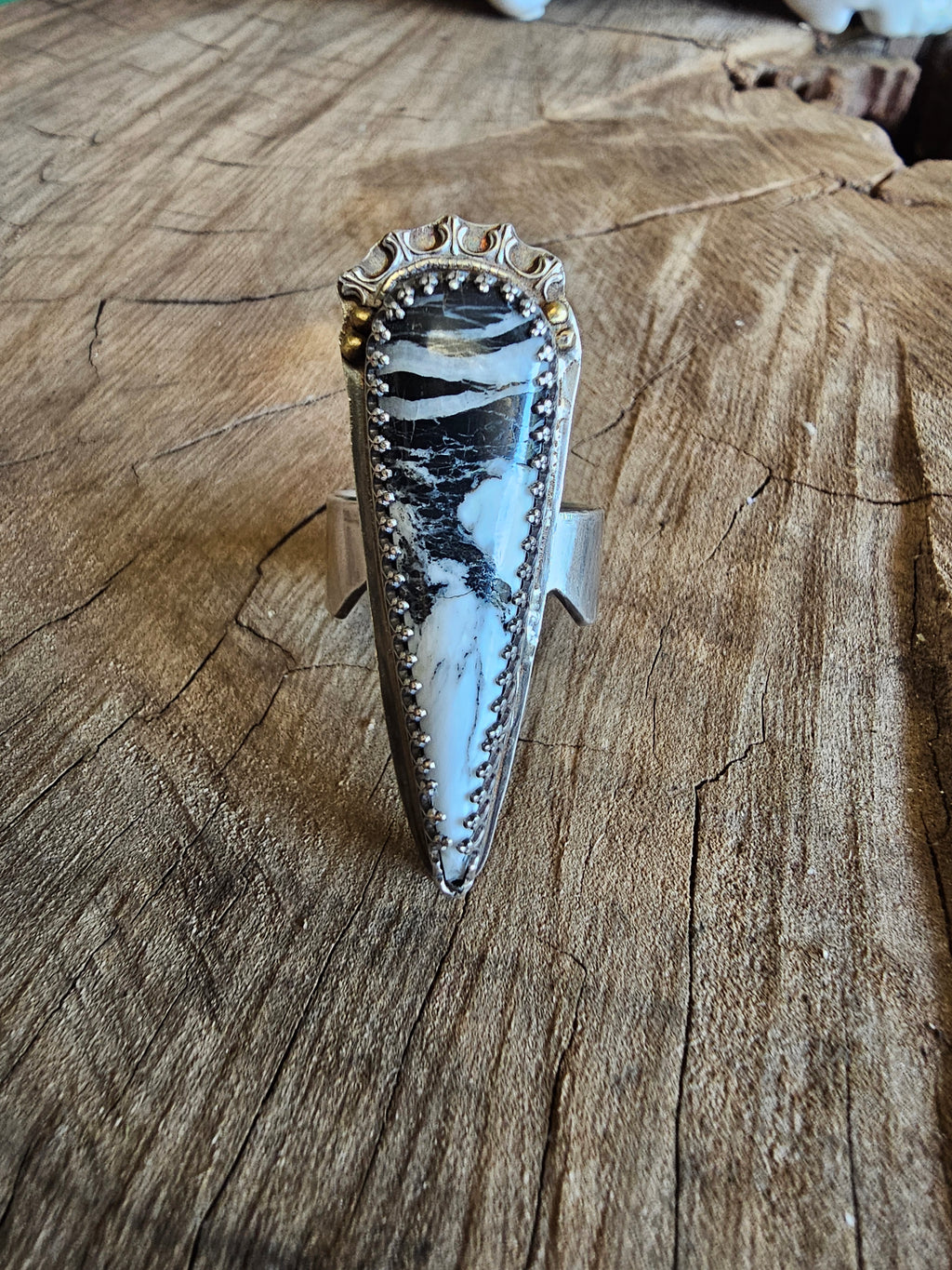 Fangs Out, Crown Straight Ring